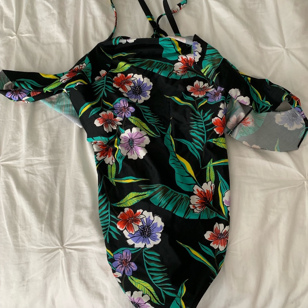 One Piece of the shoulder ruffle sleeves